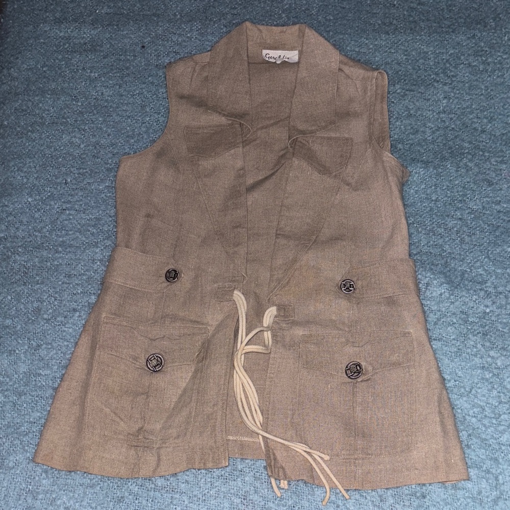 Chic Tan Sleeveless Vest with Buttons